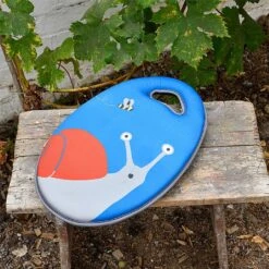 National Trust Childrens Snail Kneeler -Outdoor Garden Care 1147362 3