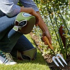 Burgon & Ball Moss Kneelo® Knee Pads -Outdoor Garden Care 1171507 3