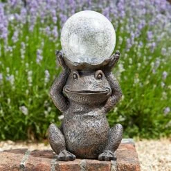Smart Solar Gazing Frog Statue -Outdoor Garden Care 925289 3